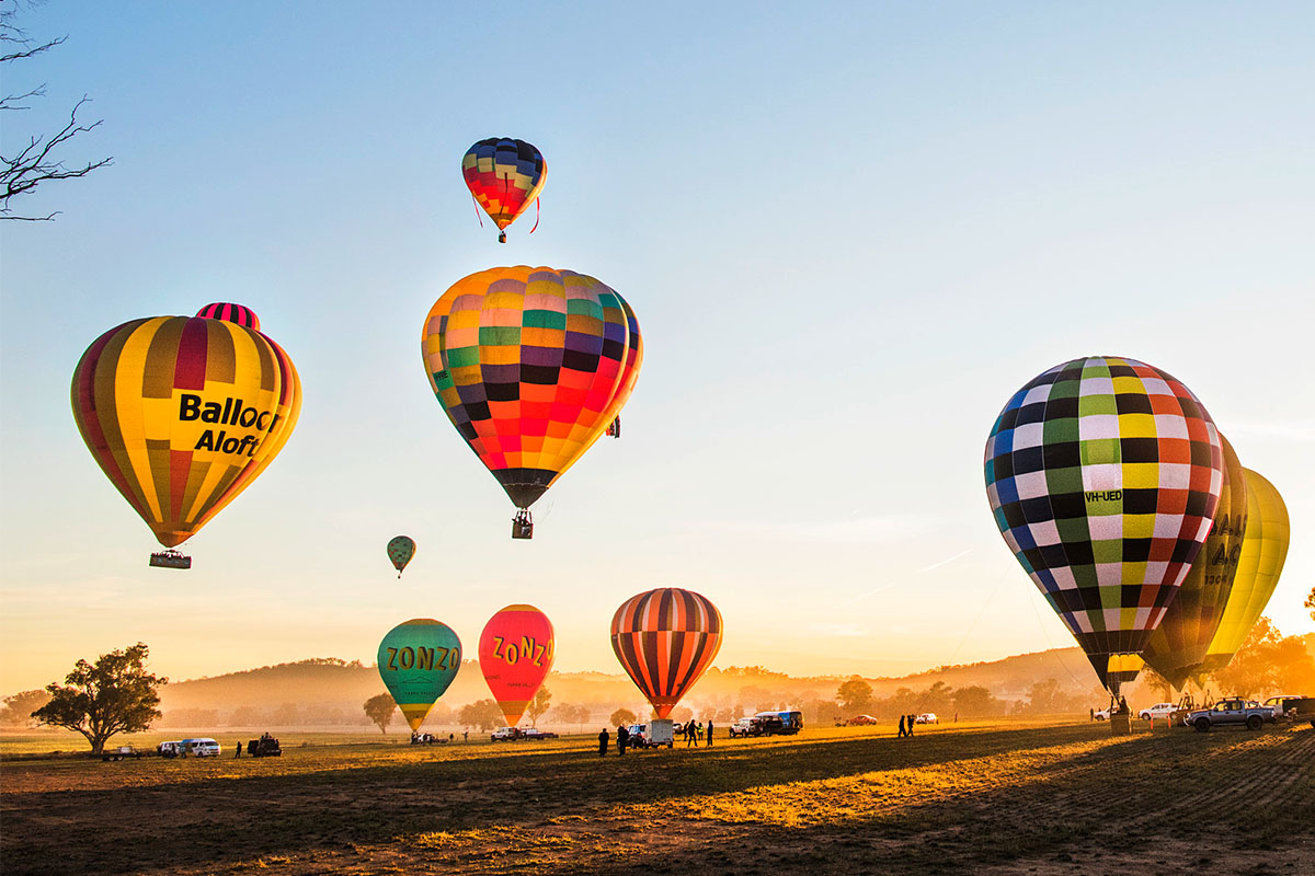 Hot air balloons launching in Mudgee. Credit: Destination NSW