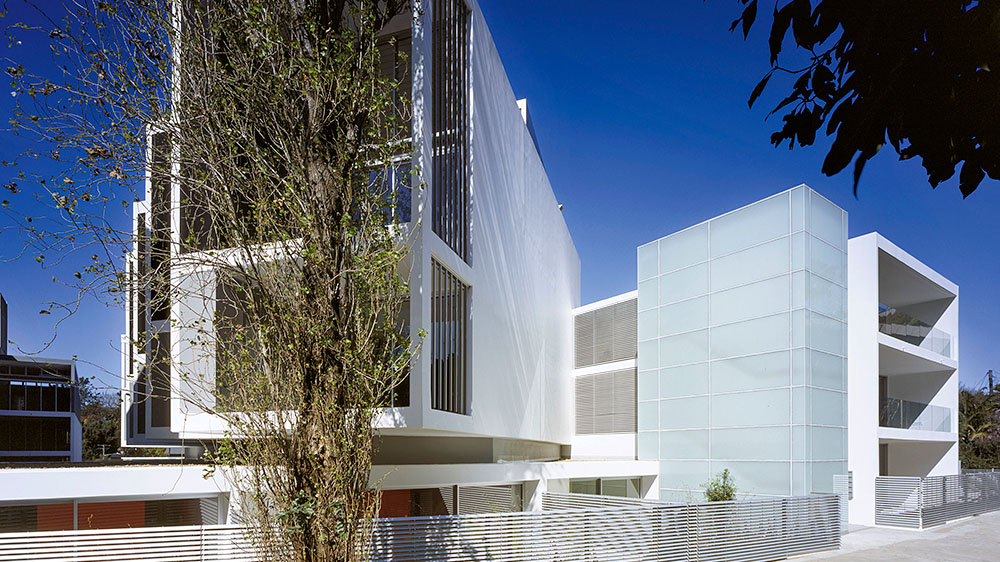 138-144 Barcom Avenue is a residential building that bridges the gap between a 6-storey commercial building and single-storey terrace houses. Credit: Ross Honeysett. Source: Ian Moore Architects